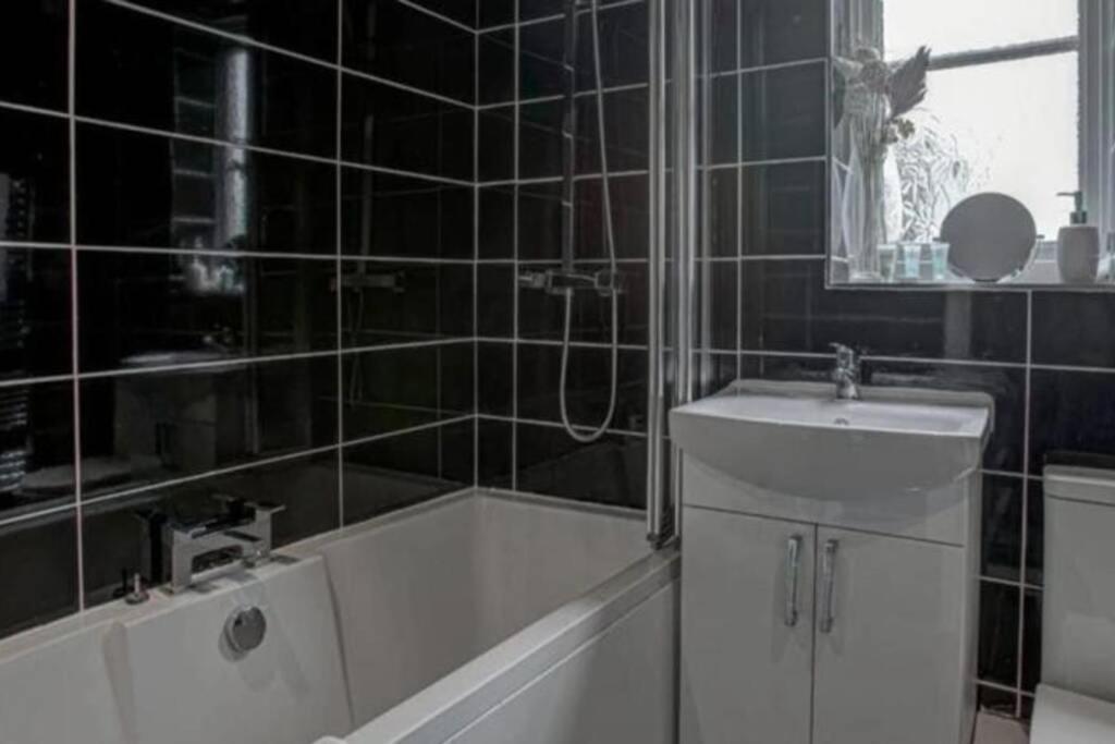 מנצ'סטר Luxury 4 Bedroom House מראה חיצוני תמונה