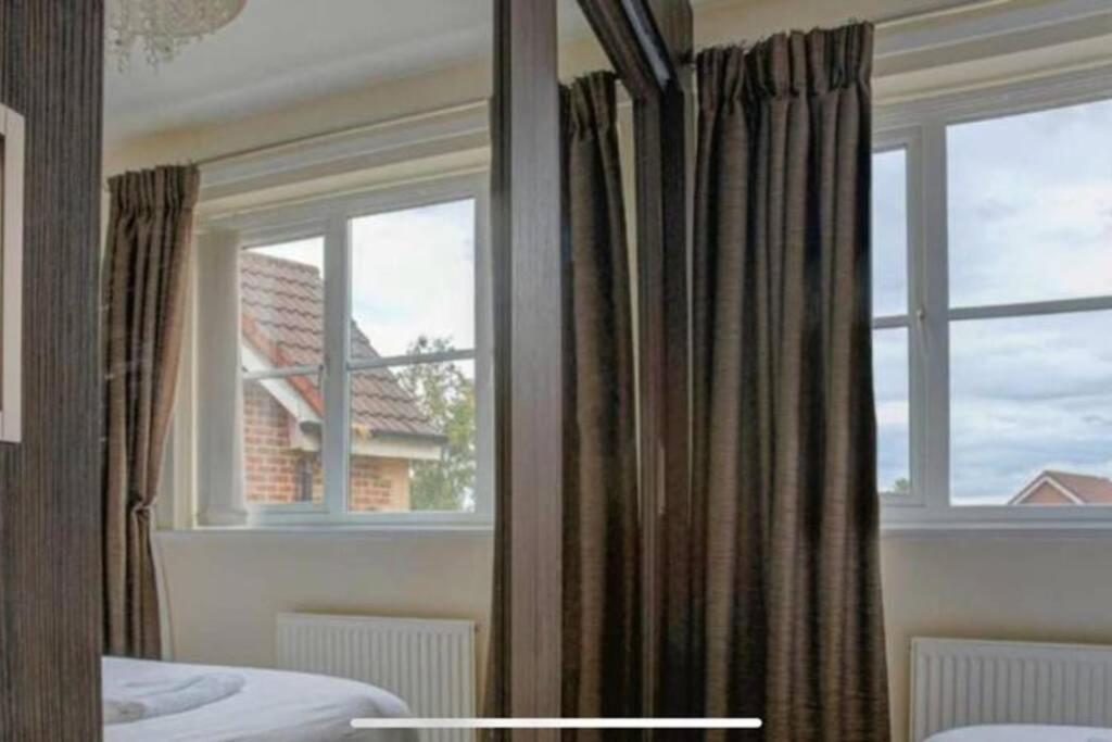 מנצ'סטר Luxury 4 Bedroom House מראה חיצוני תמונה